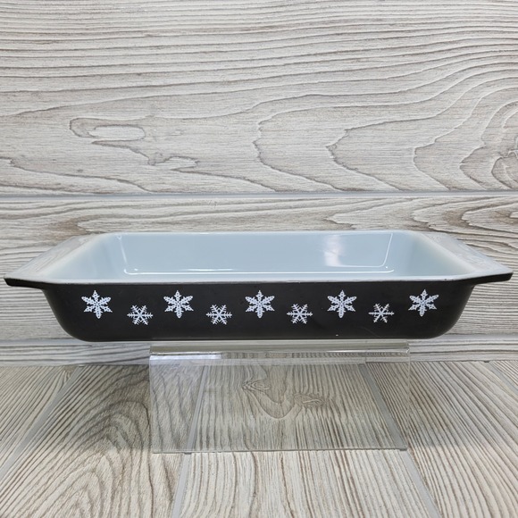 Pyrex | Kitchen | Pyrex Snowflake Rectangle Casserole Baking Dish Black ...